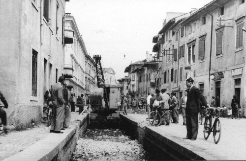 copertura della roggia in Via Grazzano 1954